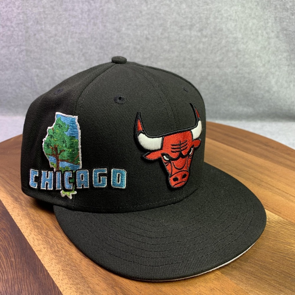 Chicago Bulls Hat Cap Fitted Mens 7 3/8 Black NBA Basketball Big Logo Embroidery